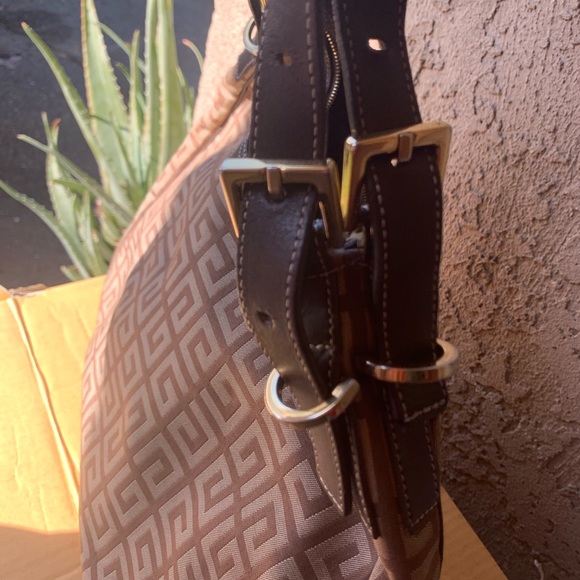 Givenchy - Picture 7 of 8